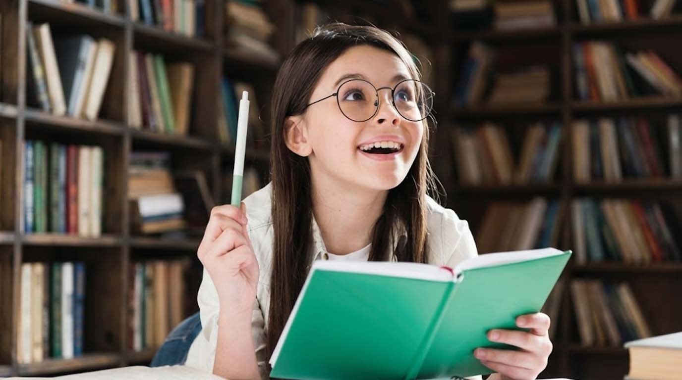 niña estudiando
